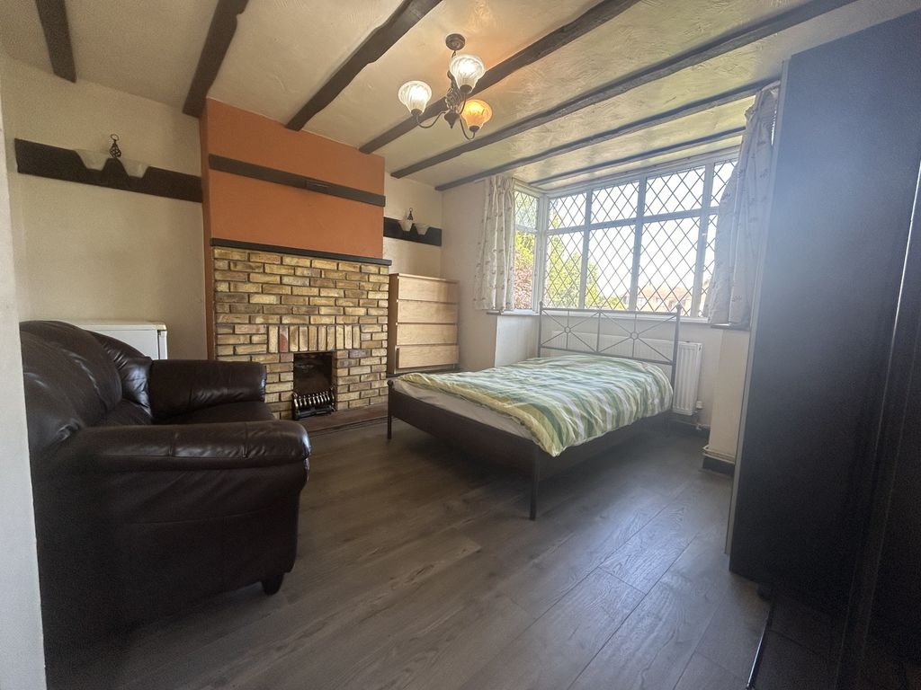 Property photo 3 of 5 R1MC1