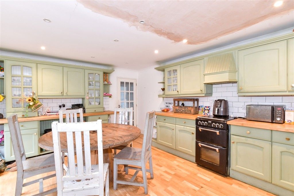 Property photo 1 of 10 Kitchen/Breakfast Room