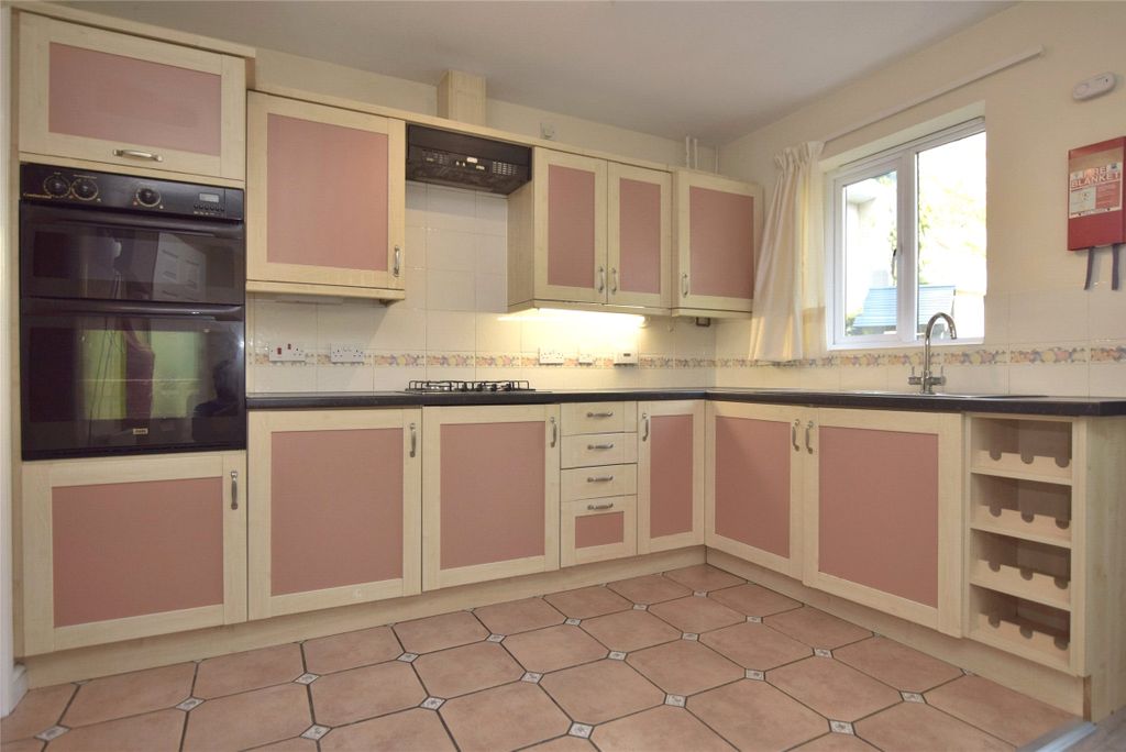 Property photo 2 of 25 Kitchen