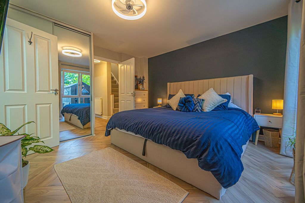 Property photo 2 of 23