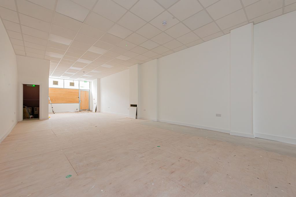 Property photo 2 of 10 Holloway Road 330-003