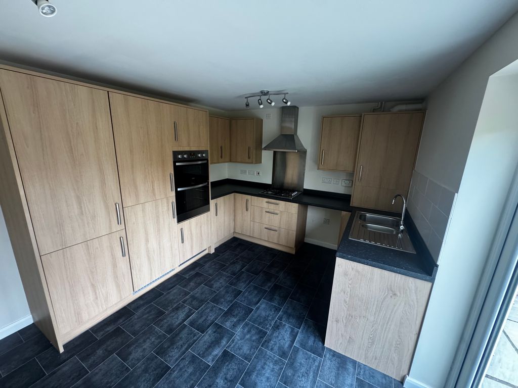 Property photo 2 of 13 Image