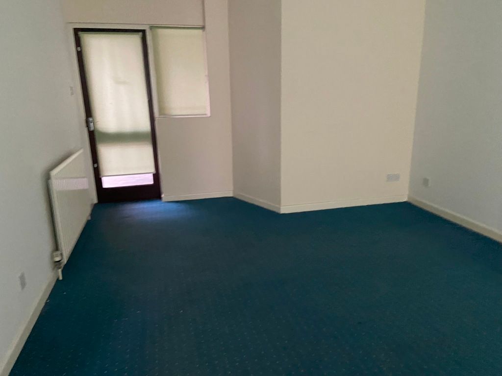 Property photo 3 of 10 Photo 5