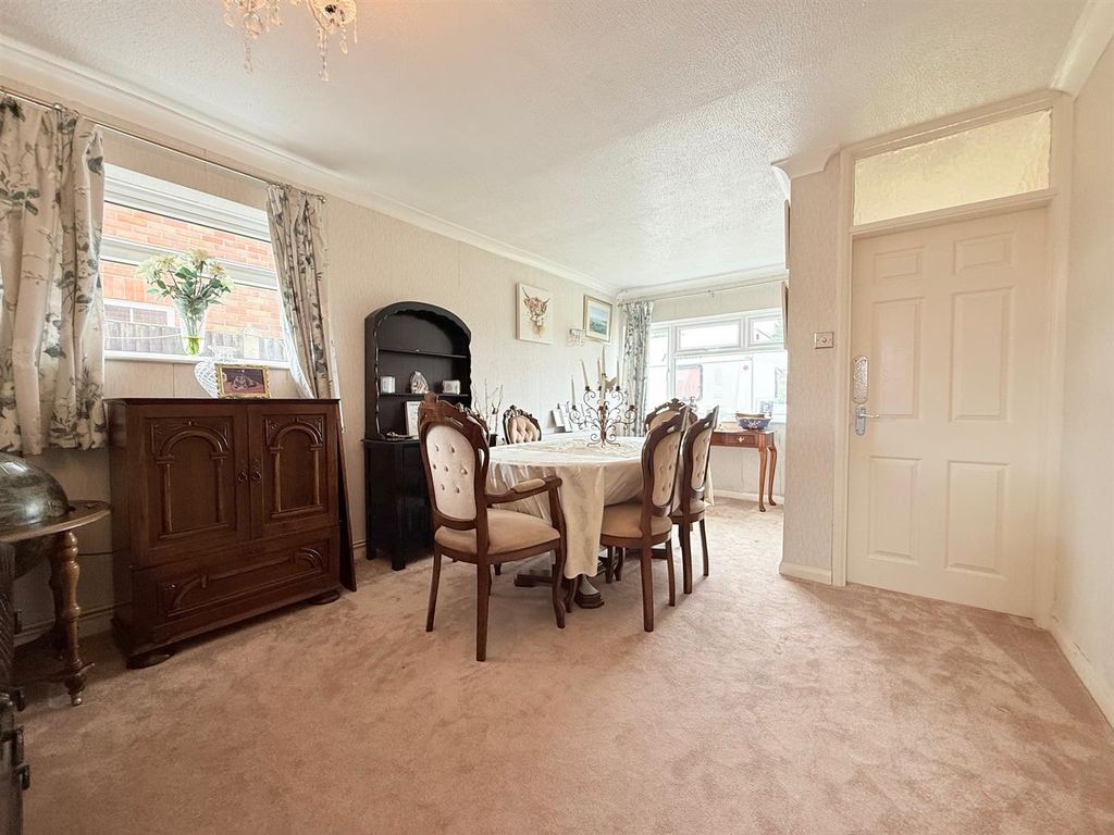 Property photo 2 of 21 Dining Room.Jpg