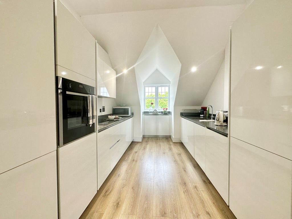 Property photo 3 of 10 Kitchen
