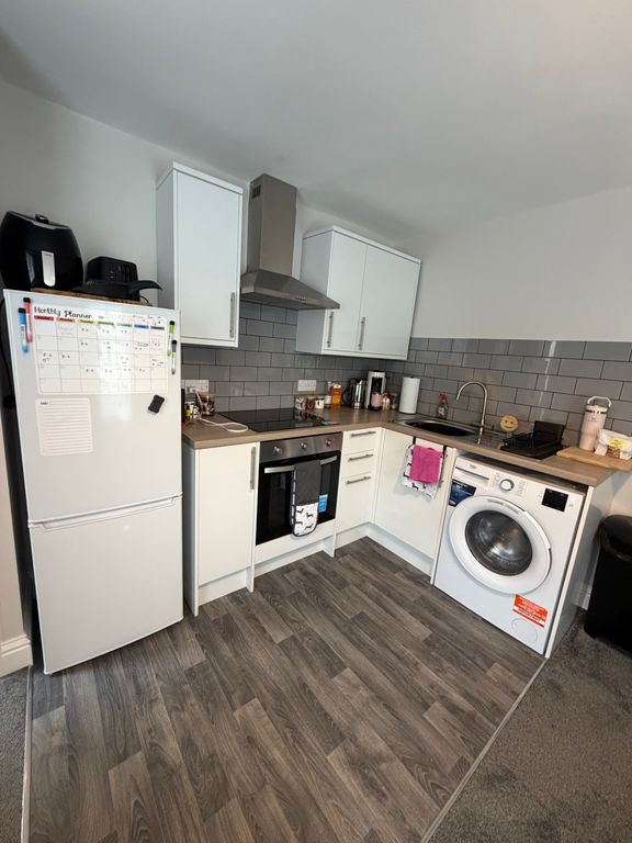 Property photo 3 of 7 Kitchen