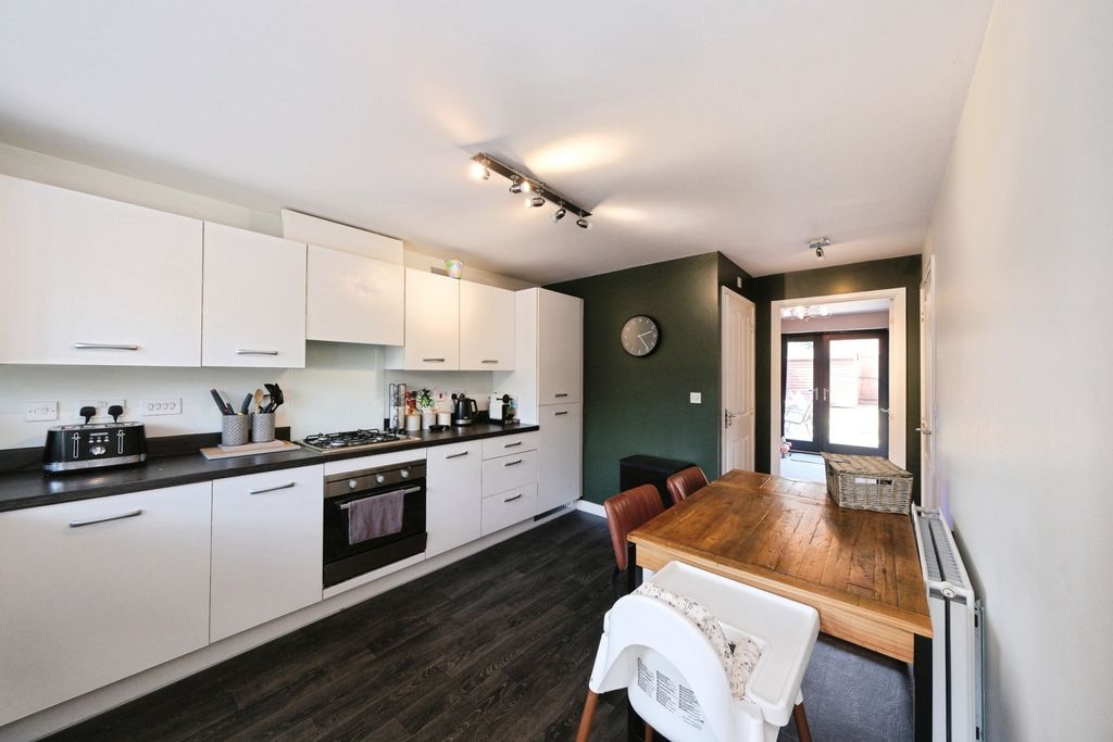 Property photo 2 of 14 Kitchen/Dining Room