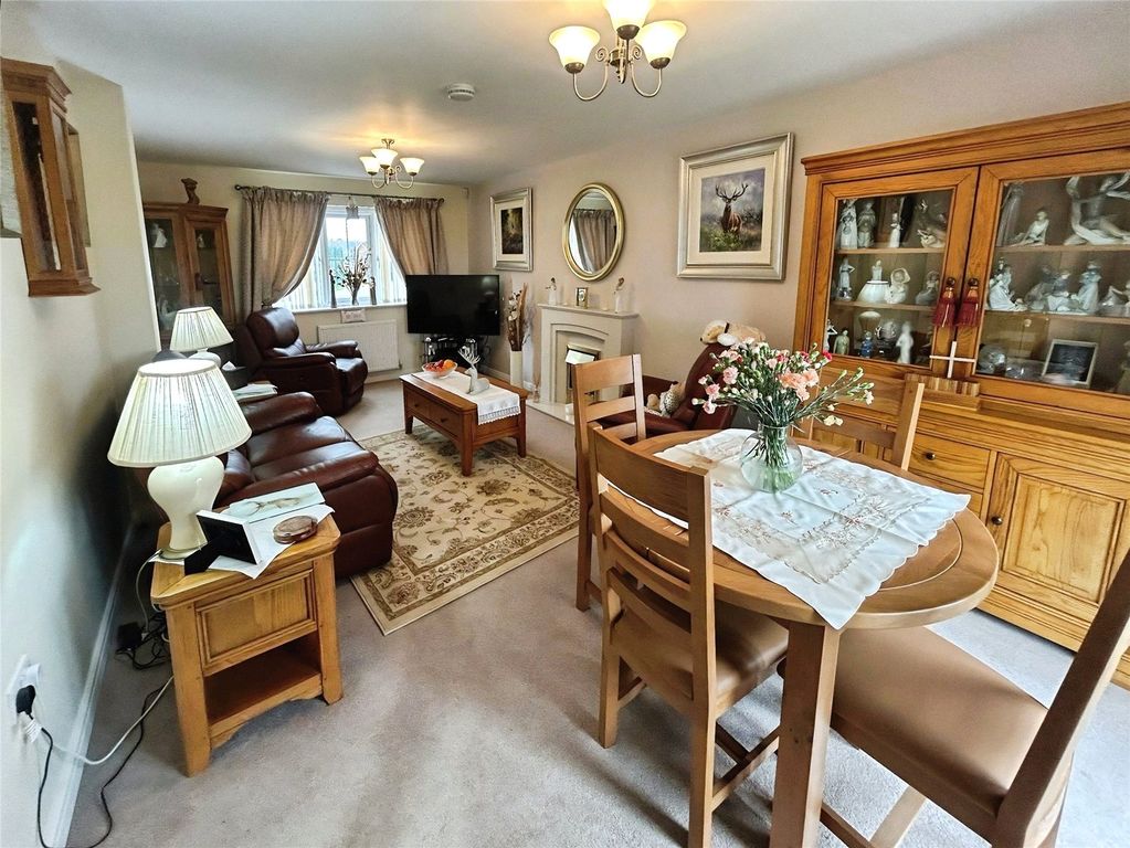 Property photo 2 of 16 Dining/Lounge