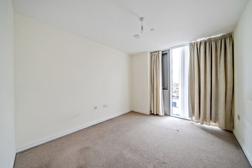 Property photo 3 of 16 1441981-1-69Df650...