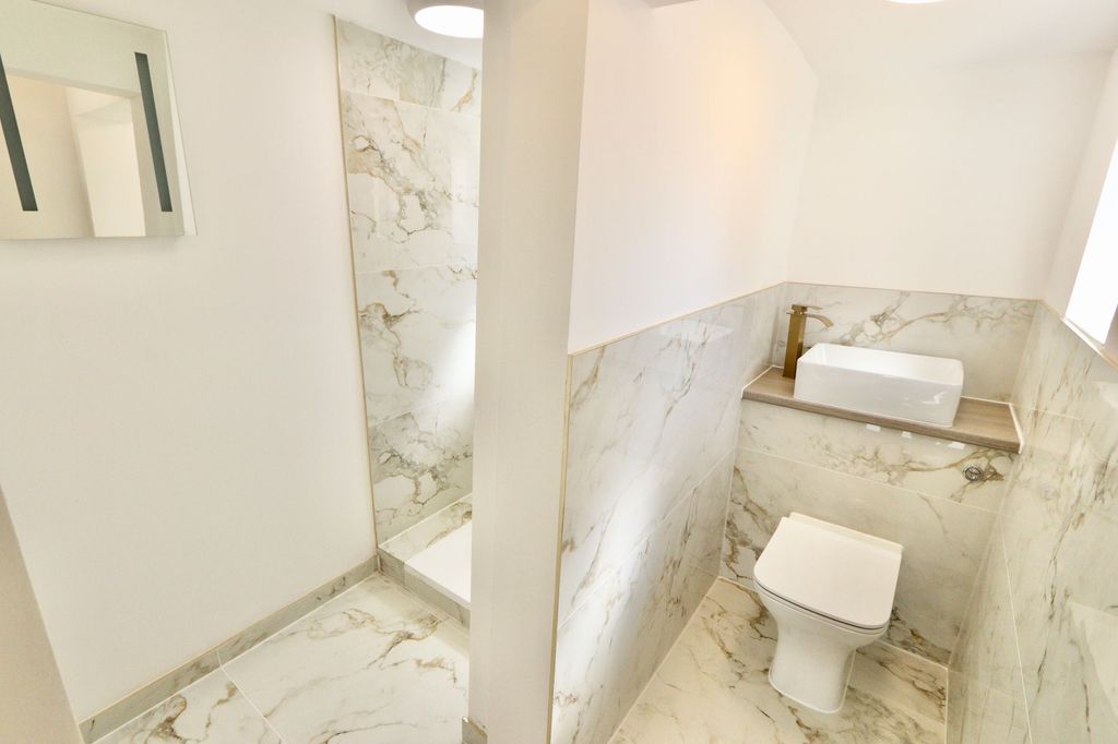 Property photo 3 of 36