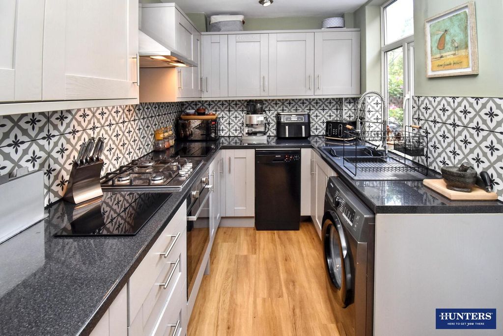 Property photo 3 of 18 Kitchen