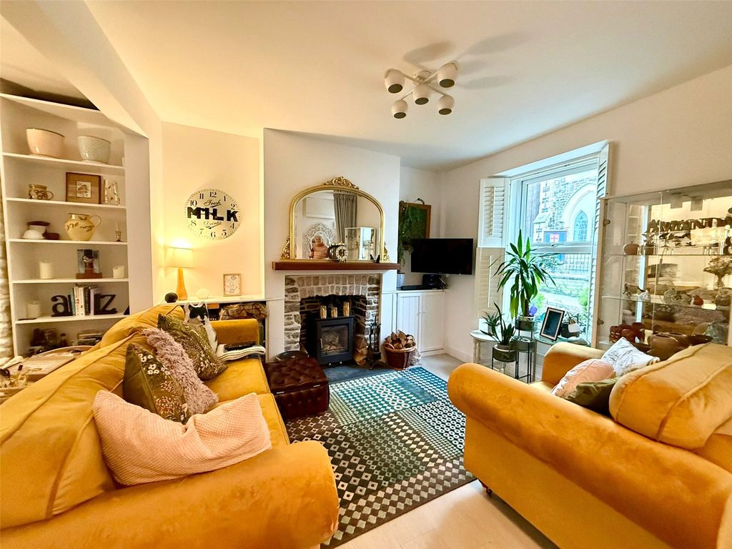 Property photo 2 of 17 Picture No. 27