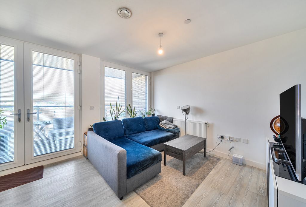 Property photo 3 of 11 1383428-5-691Eed5...