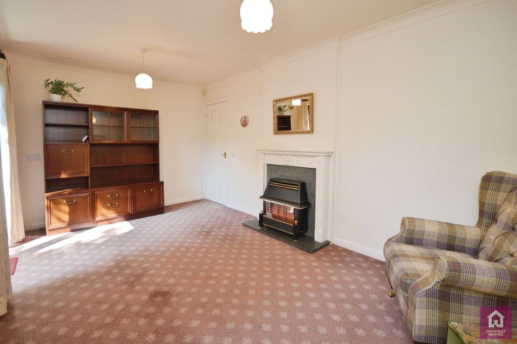 Property photo 3 of 13 Lounge
