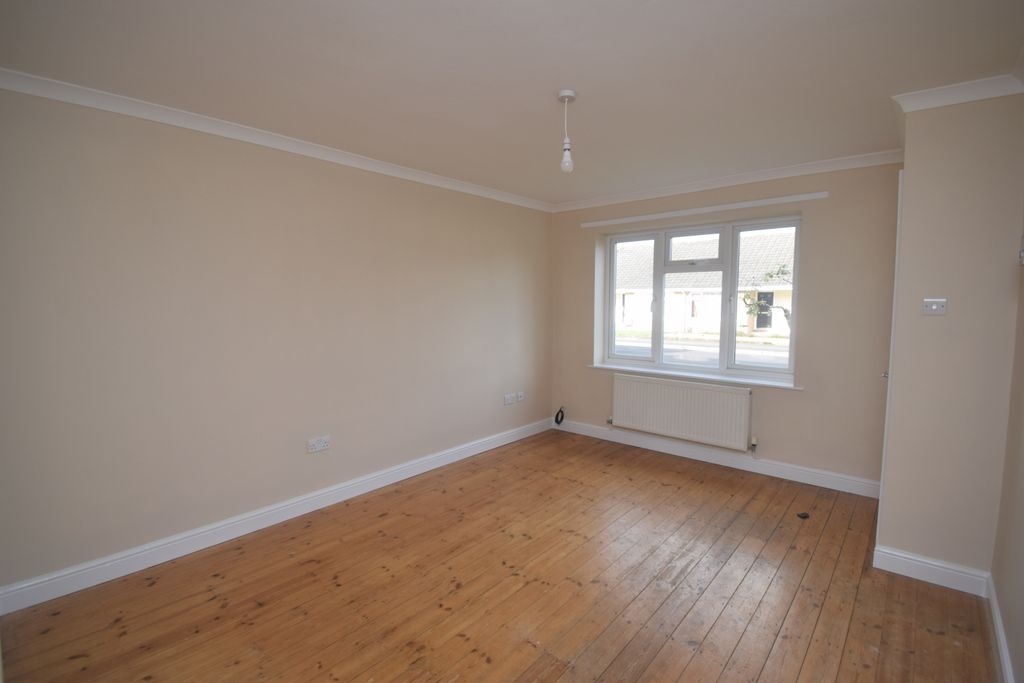 Property photo 3 of 12 Living Room