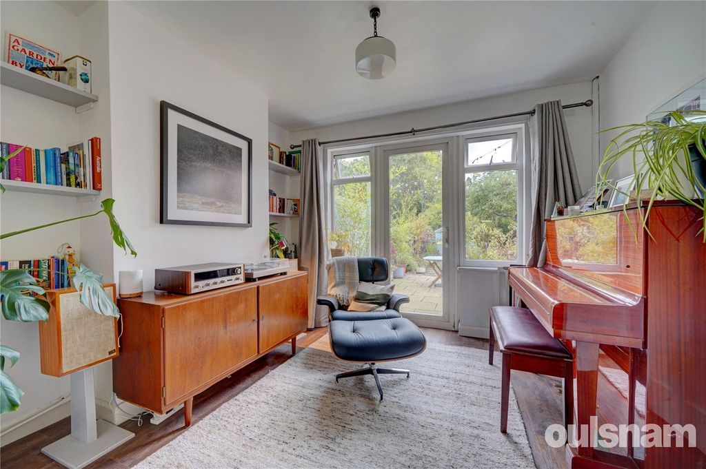 Property photo 3 of 32 Picture No. 23