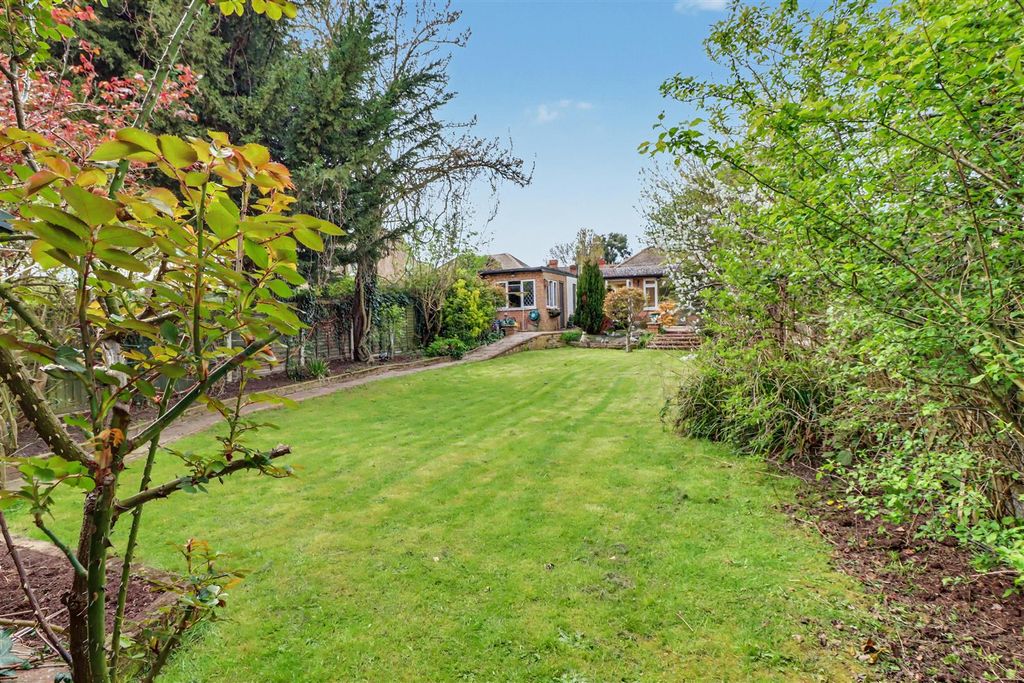 Property photo 3 of 21 10 Highcliffe Road-16.Jpg