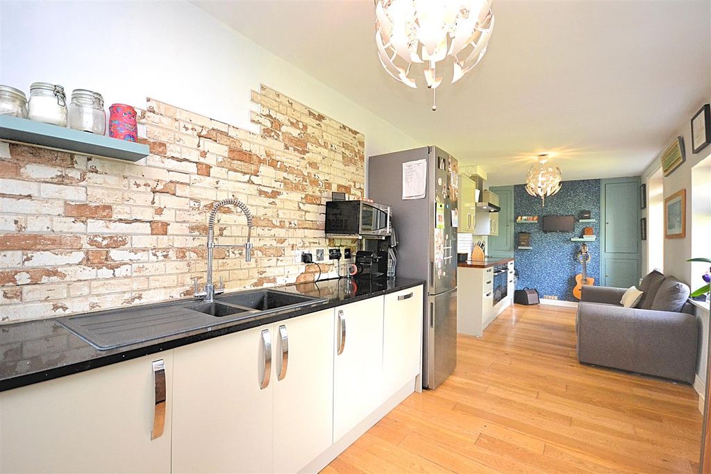 Property photo 2 of 21 66.Png
