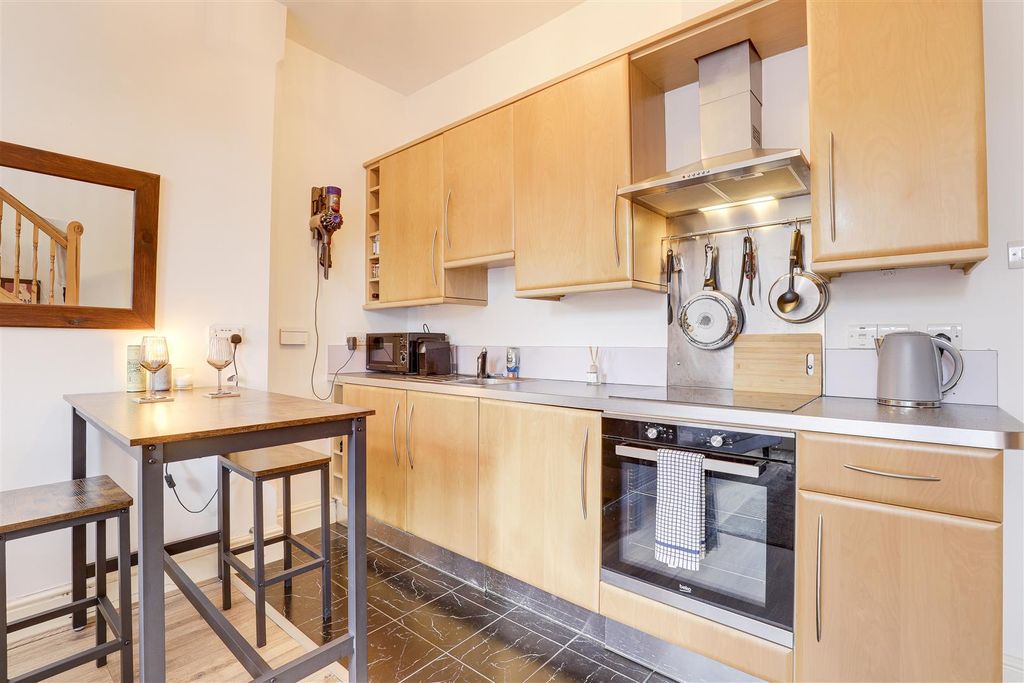 Property photo 3 of 11 9939.Jpg
