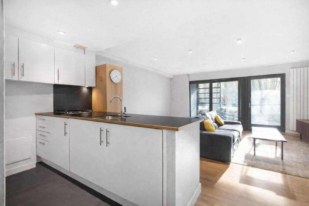 Property photo 2 of 7 2c882ba3-5A29-450c-92Ea-B406E8B2Abc6.Png