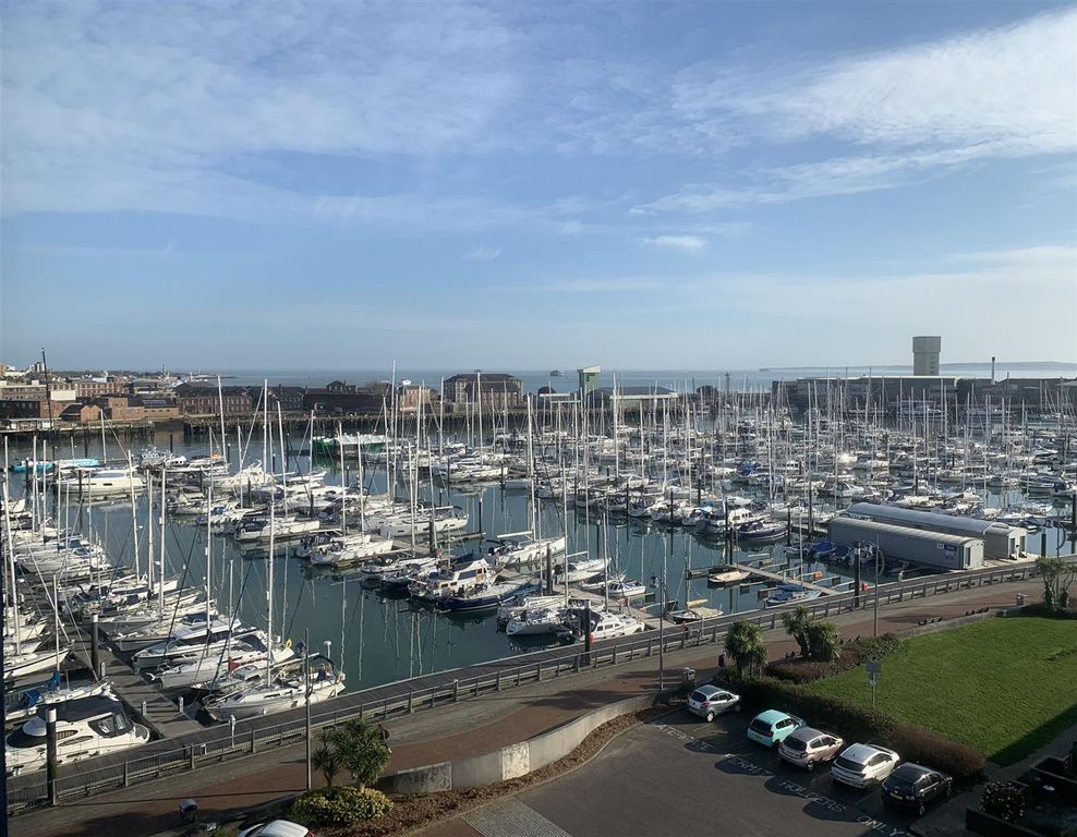 Property photo 2 of 15 Bed 2 View