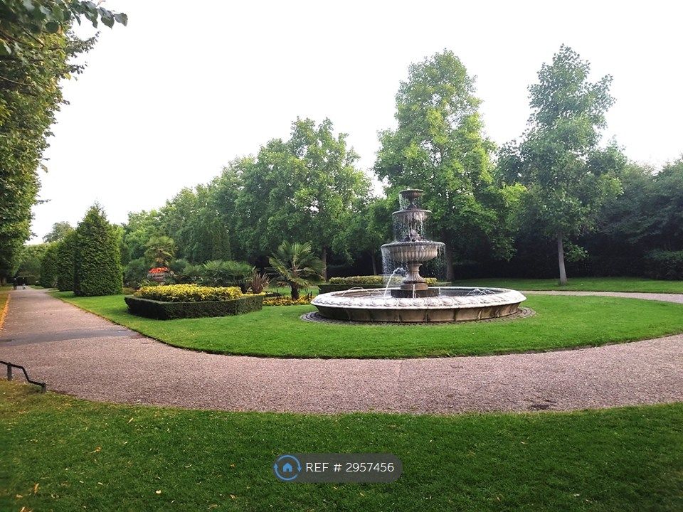 Property photo 1 of 6 Moments From Well Renowned Regents Park