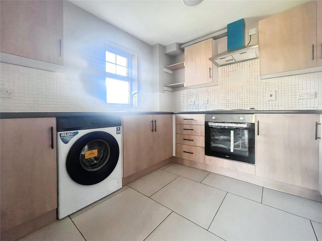 Property photo 3 of 10 Kitchen