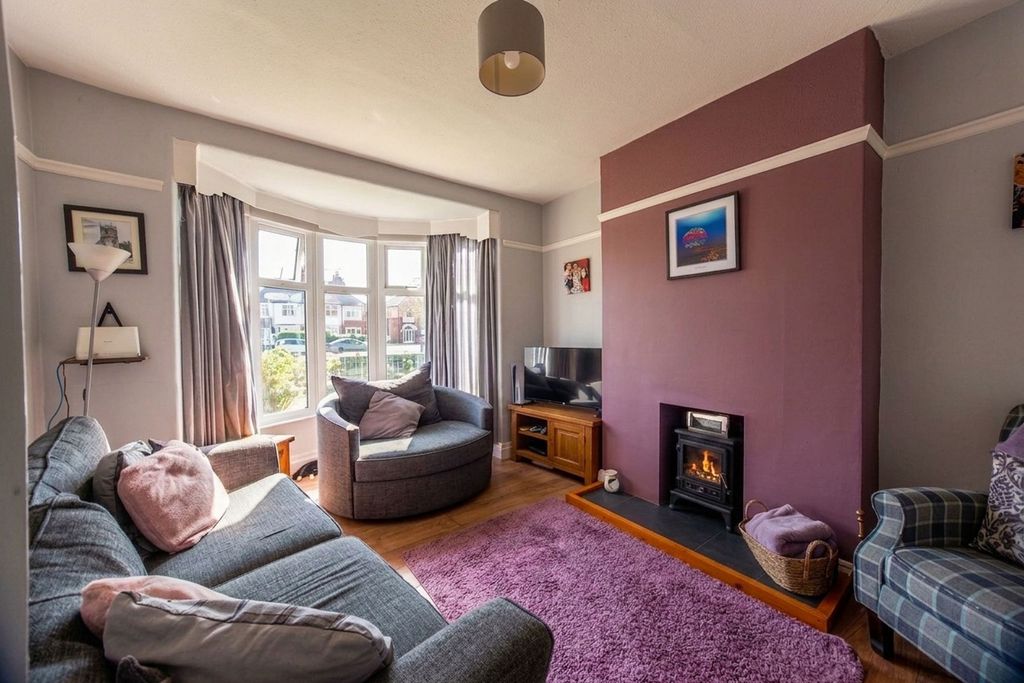 Property photo 3 of 18 Living Room