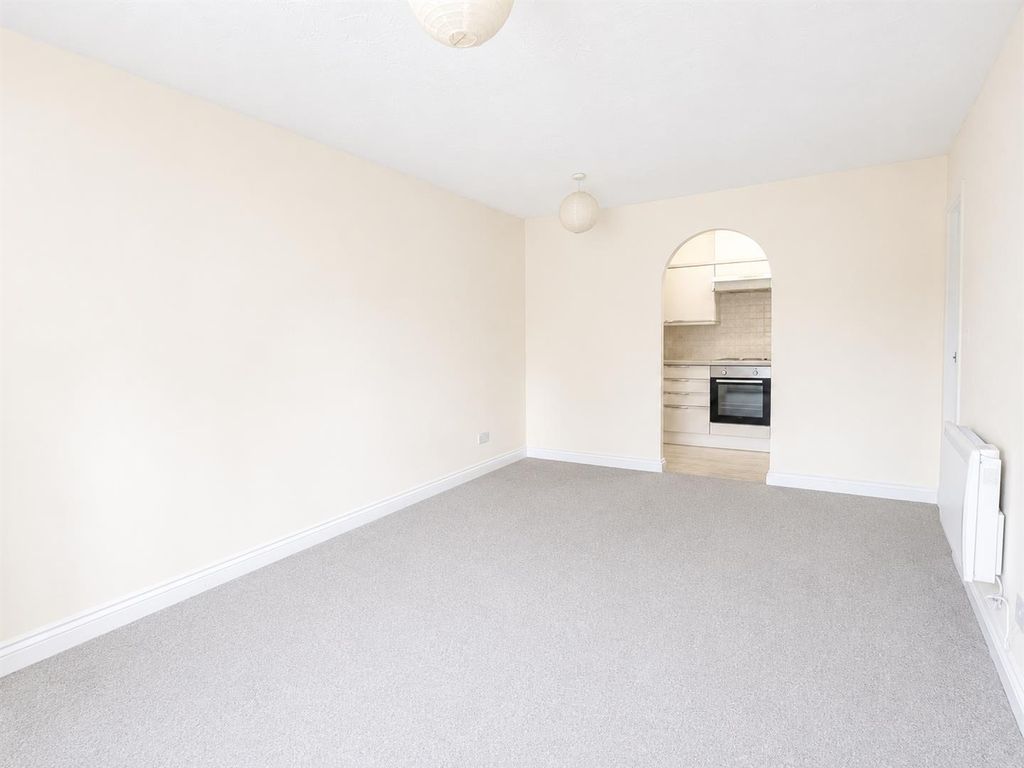 Property photo 3 of 10 Coopers Estate Agents