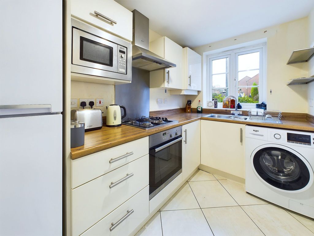 Property photo 3 of 19 Kitchen