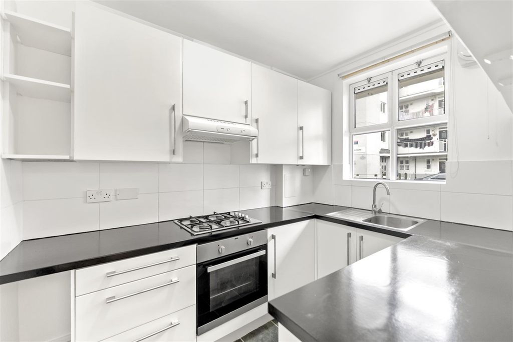 Property photo 3 of 17 Kitchen