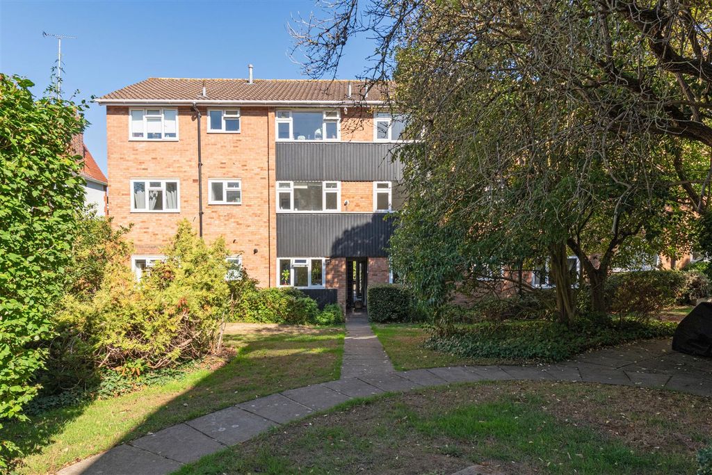 Property photo 1 of 10 5 Vandyke Close Rr Ext.Jpg