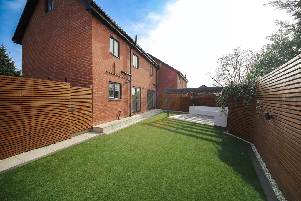 Property photo 2 of 29