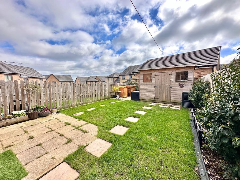 Property photo 2 of 19 Externally