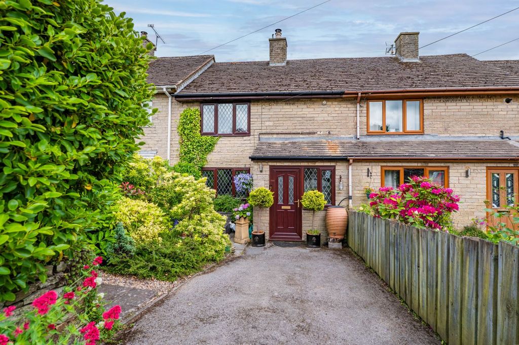 Property photo 1 of 32