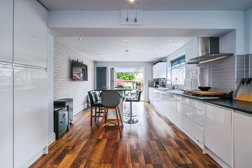 Property photo 3 of 19 Pbox-Img.Jpg