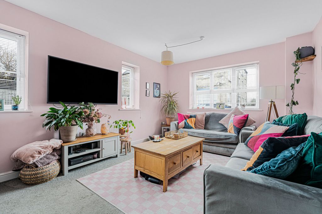 Property photo 2 of 20