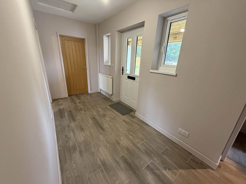 Property photo 3 of 16 Entrance Hall