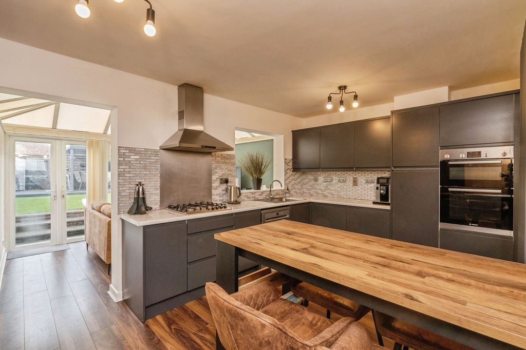 Property photo 2 of 28 Picture