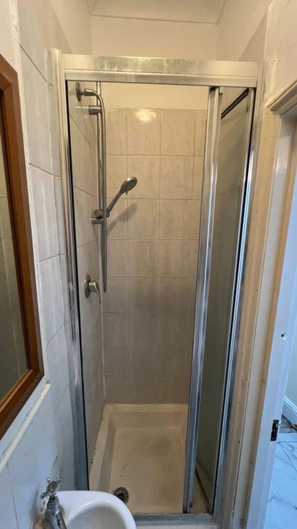 Property photo 3 of 6 Shower