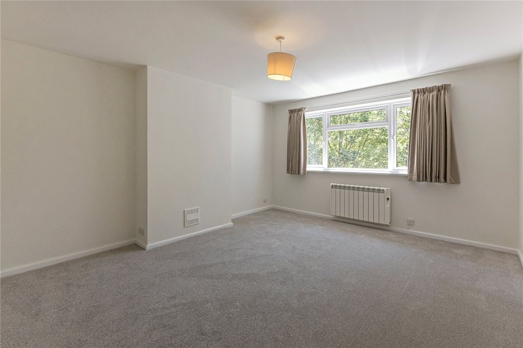 Property photo 2 of 12 Sitting Room