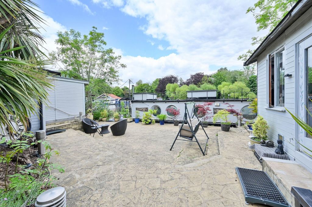 Property photo 1 of 30