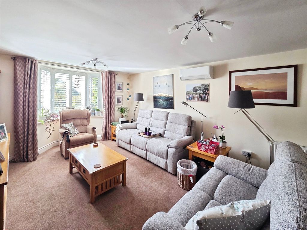 Property photo 3 of 14 Picture No. 06