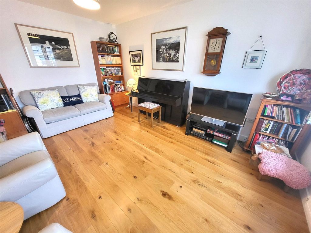 Property photo 2 of 28 Picture No. 04