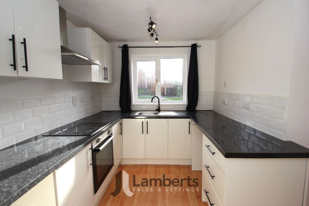 Property photo 3 of 17 Kitchen