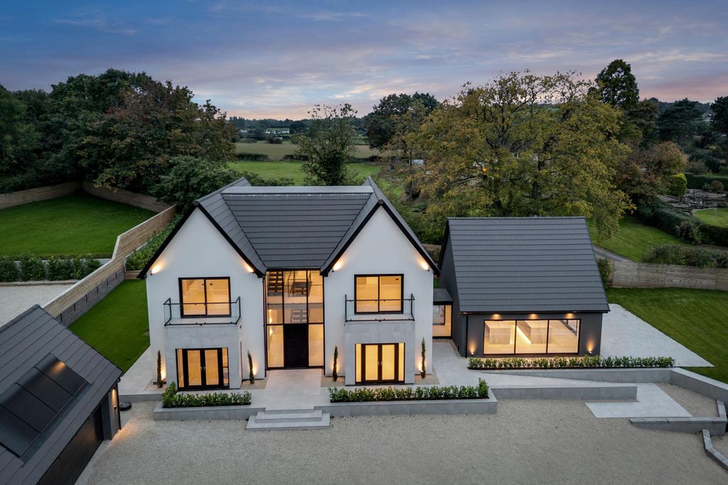 Property photo 2 of 28 Image