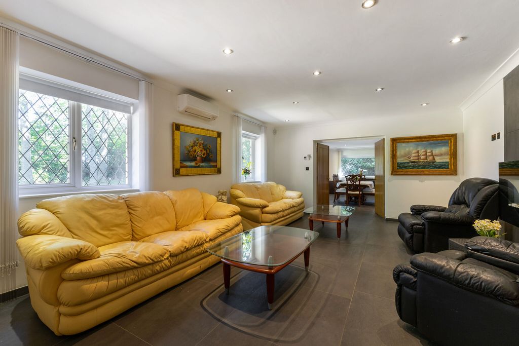 Property photo 2 of 12