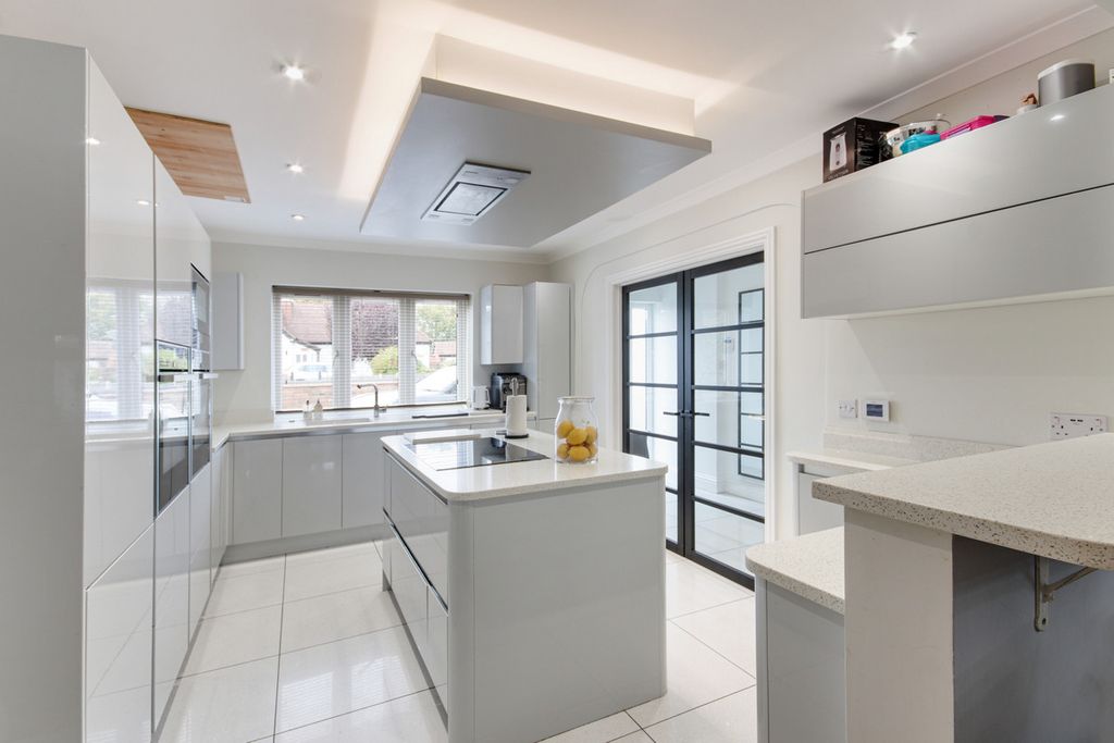 Property photo 3 of 39