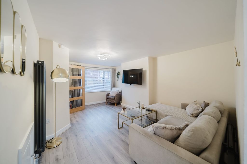 Property photo 2 of 22