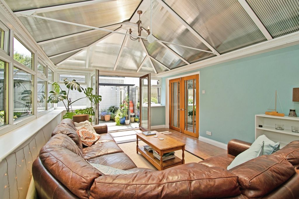 Property photo 3 of 40 Pbox-Img.Jpg